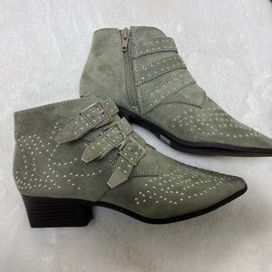 Qupid Olive Muni Studded Ankle Bootie, size 7